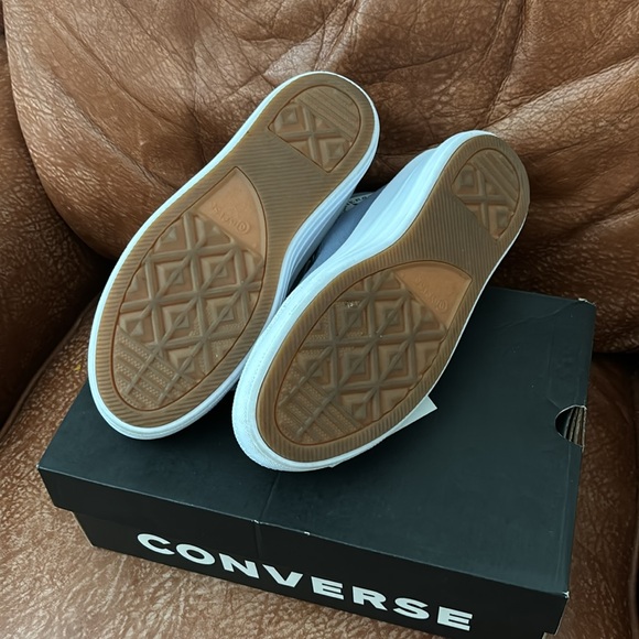 New size 7 women’s converse. - Picture 4 of 4